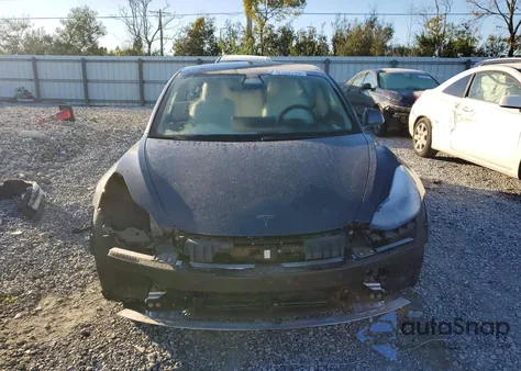 2022 Tesla Model 3 z USA, uszkodzony, nr VIN 5YJ3E1EB9NF101416